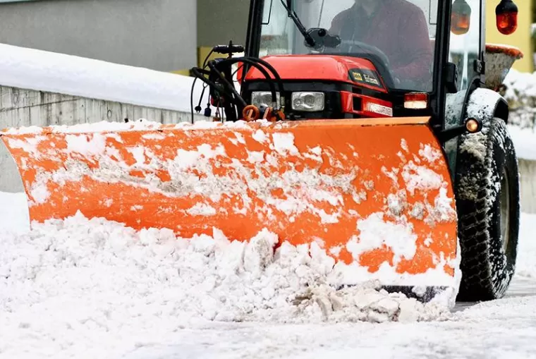 Déneigement de parking et chemin d’accès, Pont-Évêque, Société de nettoyage Girard André
