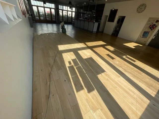 Rénovation d'un parquet après inondation, Pont-Évêque, Société de nettoyage Girard André