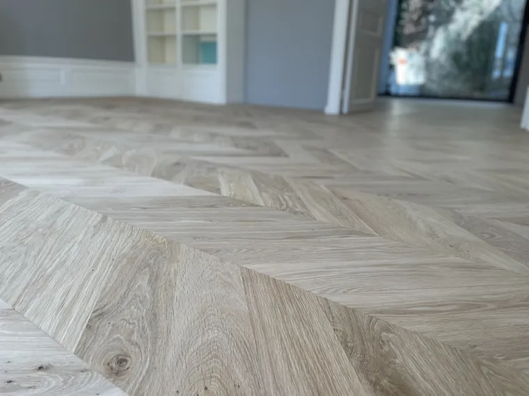 Confiez la rénovation de vos sols en bois à SNGA Lyon, Pont-Évêque, Société de nettoyage Girard André