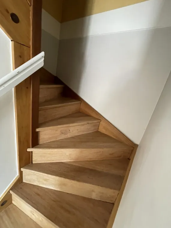 Confier le ponçage et la vitrification de votre escalier  à Lyon ou dans la région de Bourgoin-Jallieu et Vienne, Pont-Évêque, Société de nettoyage Girard André