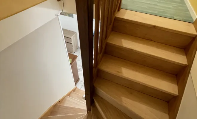 Confier le ponçage et la vitrification de votre escalier  à Lyon ou dans la région de Bourgoin-Jallieu et Vienne, Pont-Évêque, Société de nettoyage Girard André