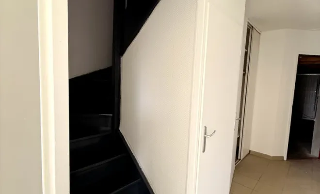 Confier la rénovation de votre escalier à des professionnels spécialisés sur St-Étienne, Pont-Évêque, Société de nettoyage Girard André