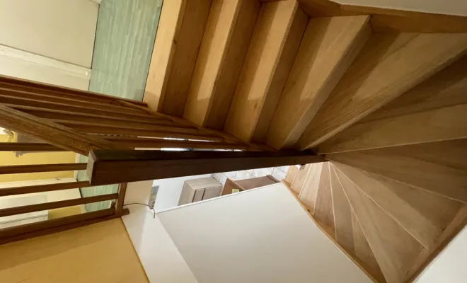 ponçage d'un escalier fini